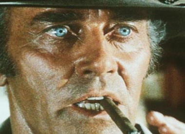 Henry Fonda mit Zigarre