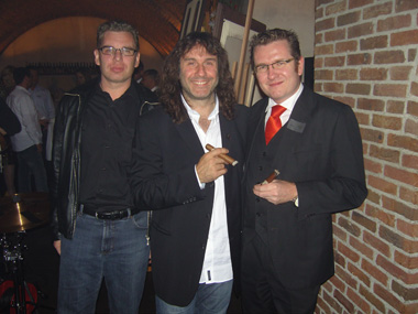 Andi Stachl (rechts) mit Avo Lounge-Erfinder Otto Fischer (Mitte)