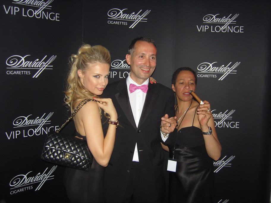 Xenia in der DavidoffLounge Manuel's Shop