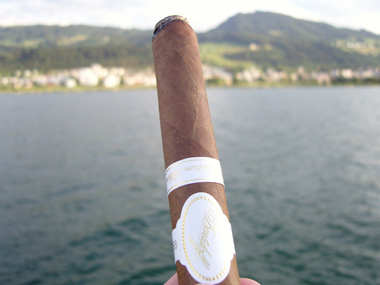 Auf diesem Schiff raucht man Davidoff...